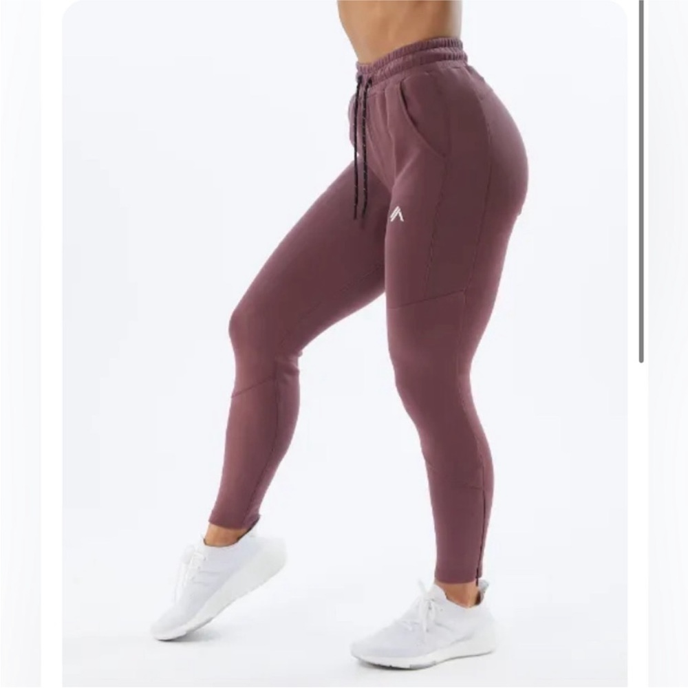 Alphalete ELMNTS Mauve fitted jogger